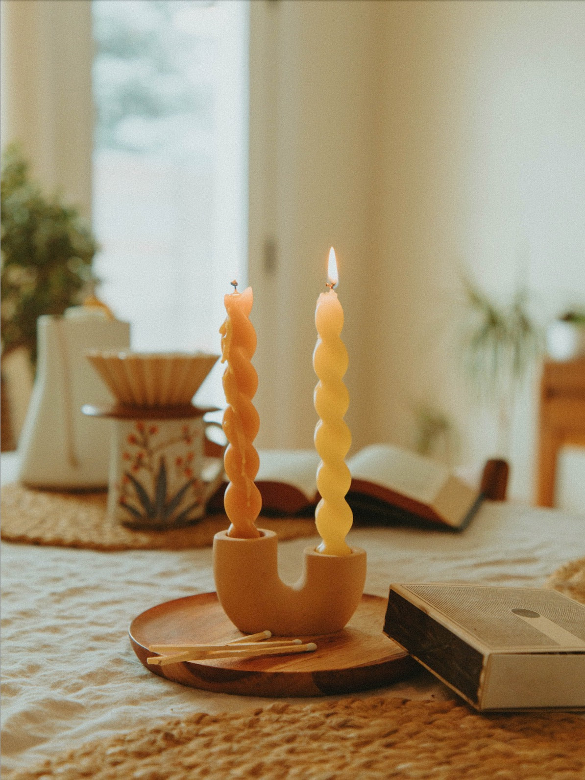 RISING CANDLE HOLDER