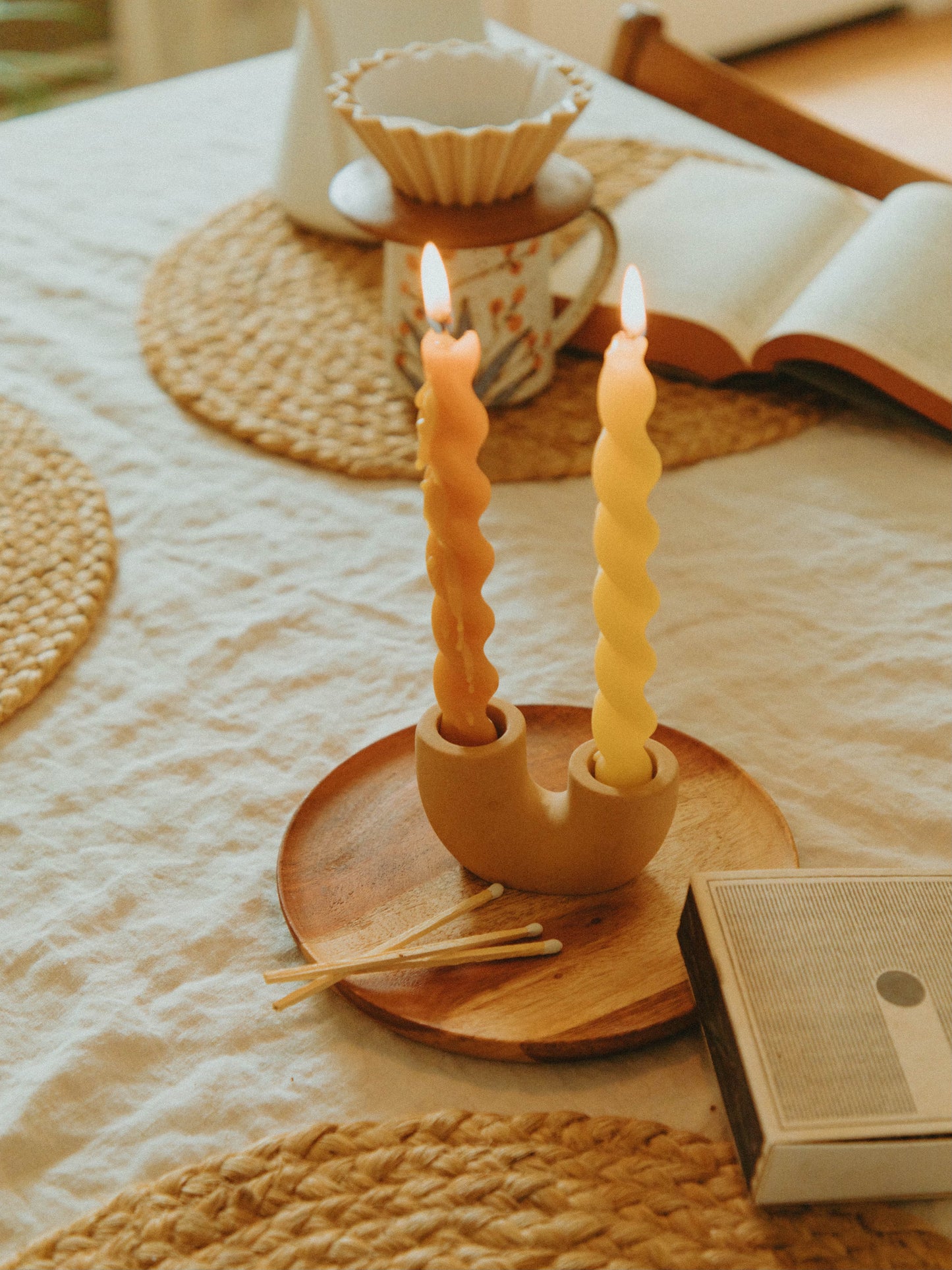 RISING CANDLE HOLDER