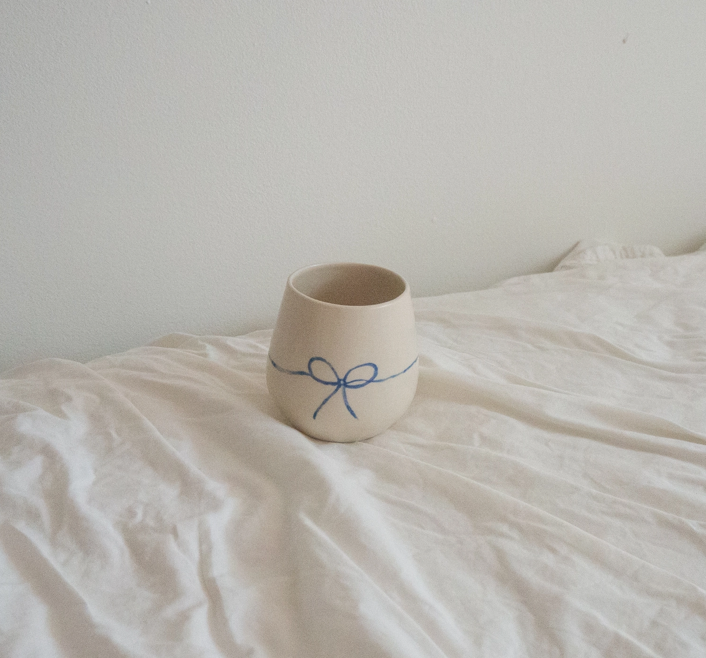 BLUE BOW CUP
